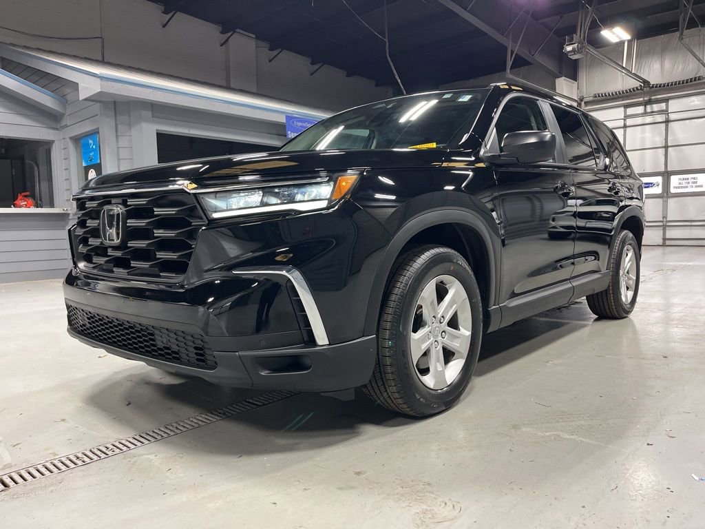 Used 2023 Honda Pilot LX image 5