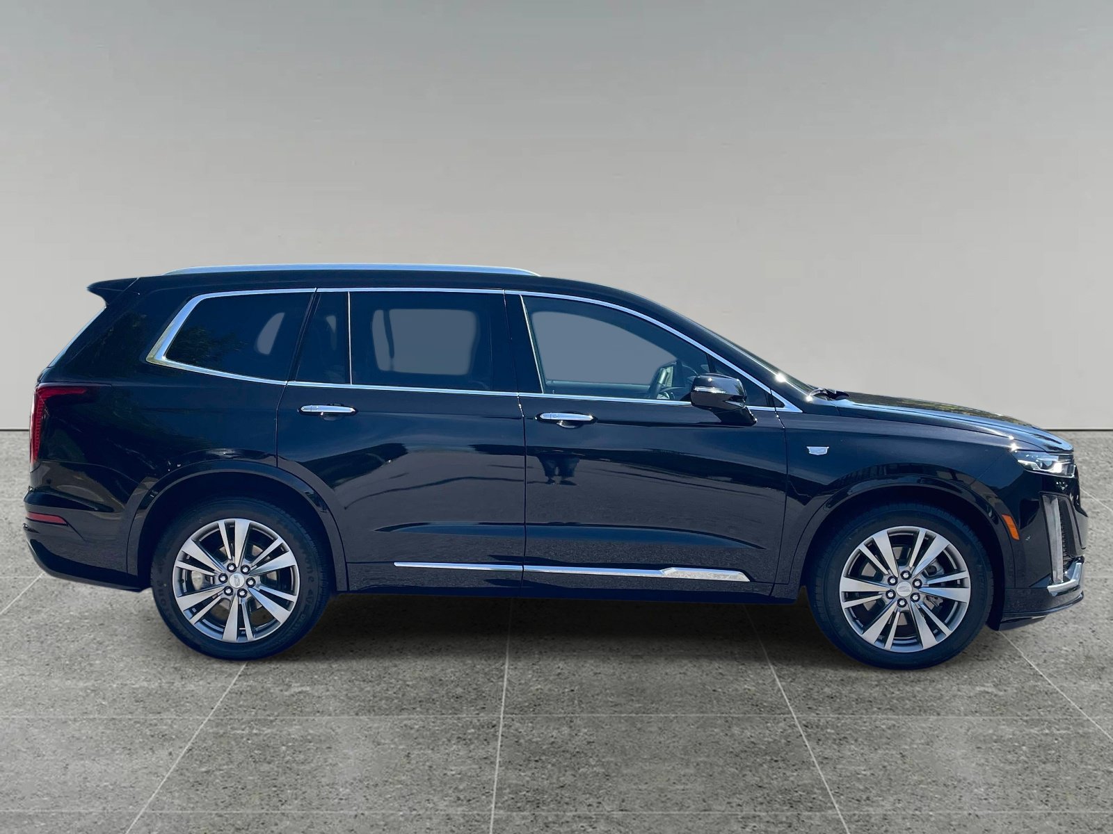 Used 2024 Cadillac XT6 Premium Luxury w/ Technology Package FWD image 7