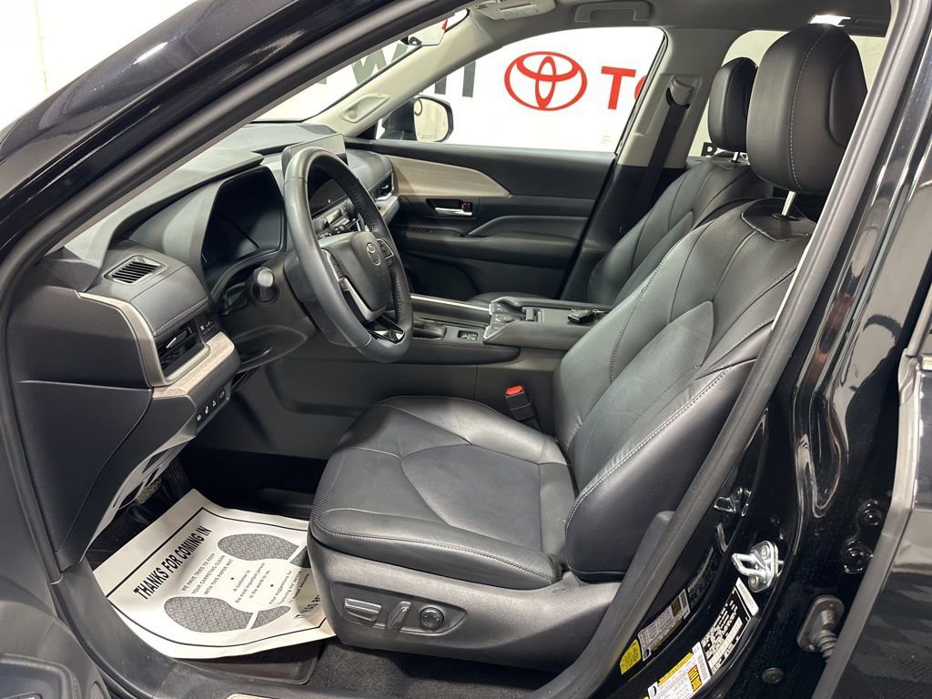 Used 2024 Toyota Grand Highlander Limited image 24