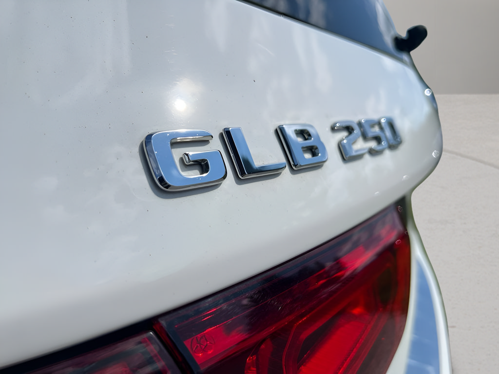 Used 2021 Mercedes-Benz GLB 250 4MATIC image 32