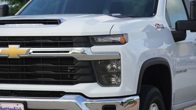 Used 2024 Chevrolet Silverado 2500 LT AWD/4WD image 4