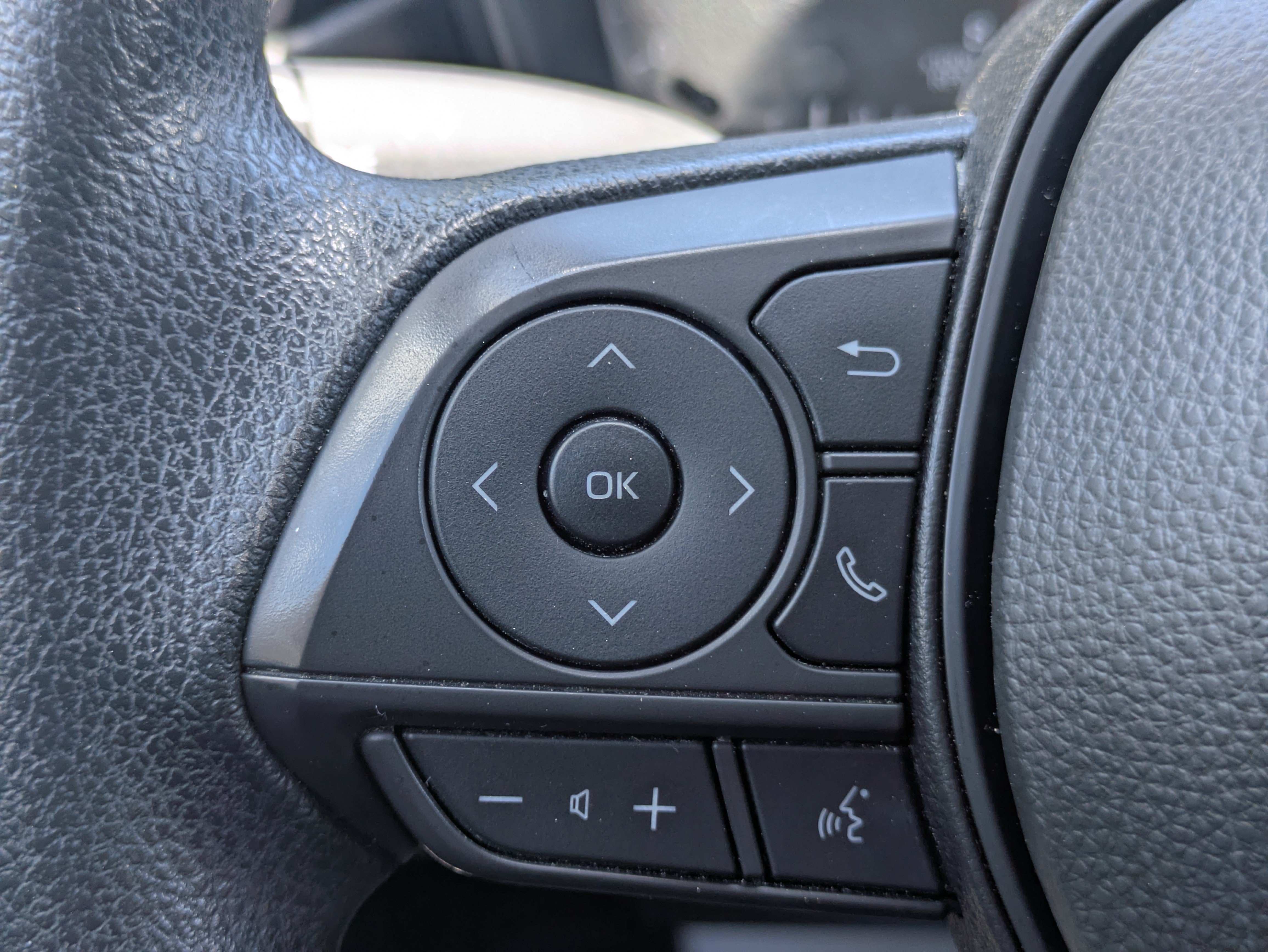 Used 2025 Toyota Corolla LE FWD image 14
