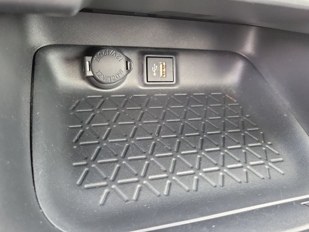 Used 2025 Toyota RAV4 XLE w/ Convenience Package FWD image 30