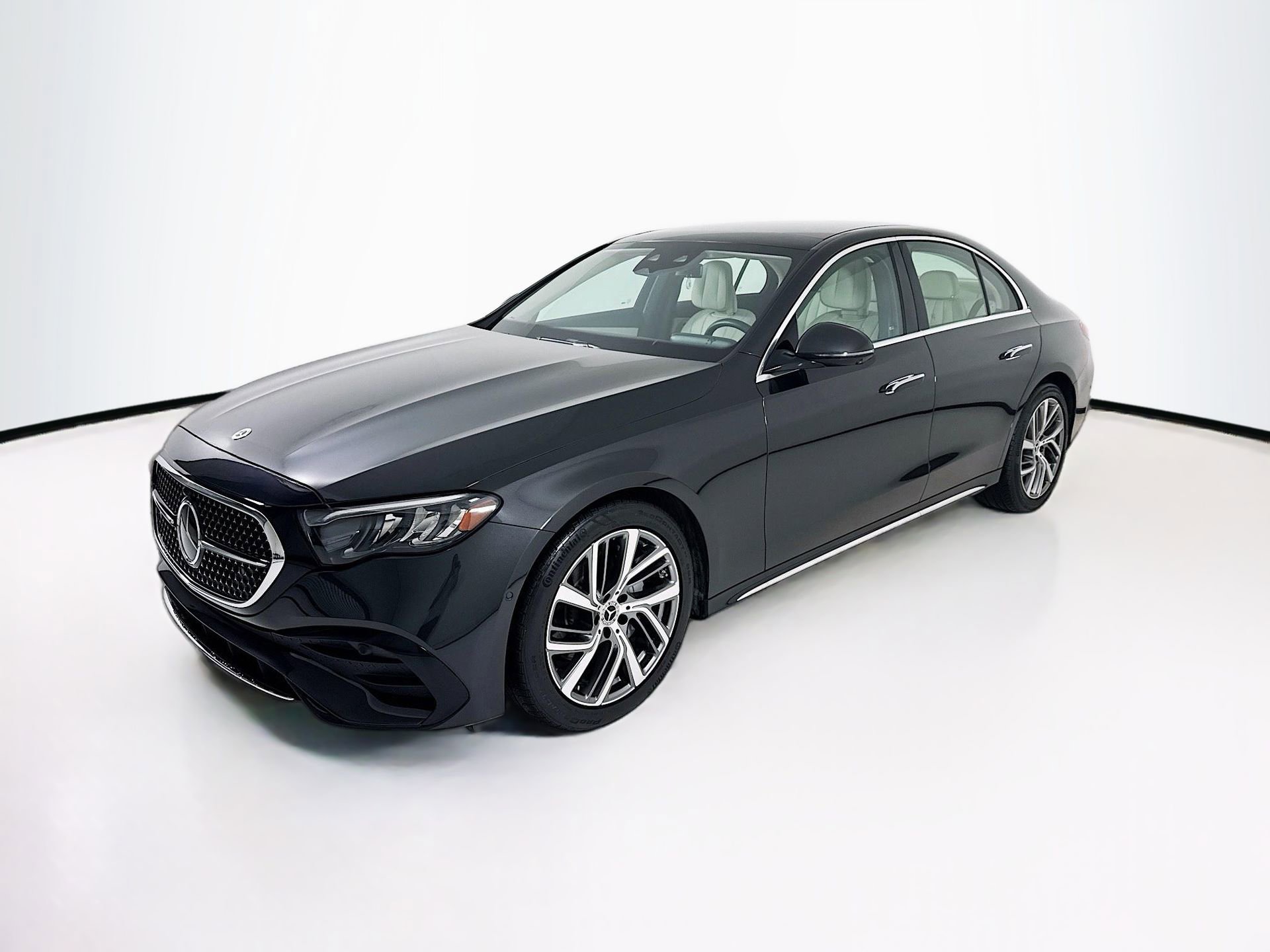 Used 2024 Mercedes-Benz E 350 4MATIC Sedan image 3