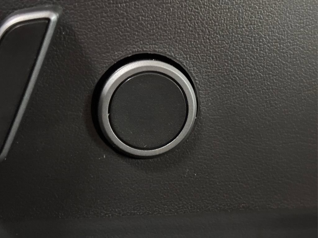 Used 2022 Tesla Model Y Long Range AWD/4WD image 22