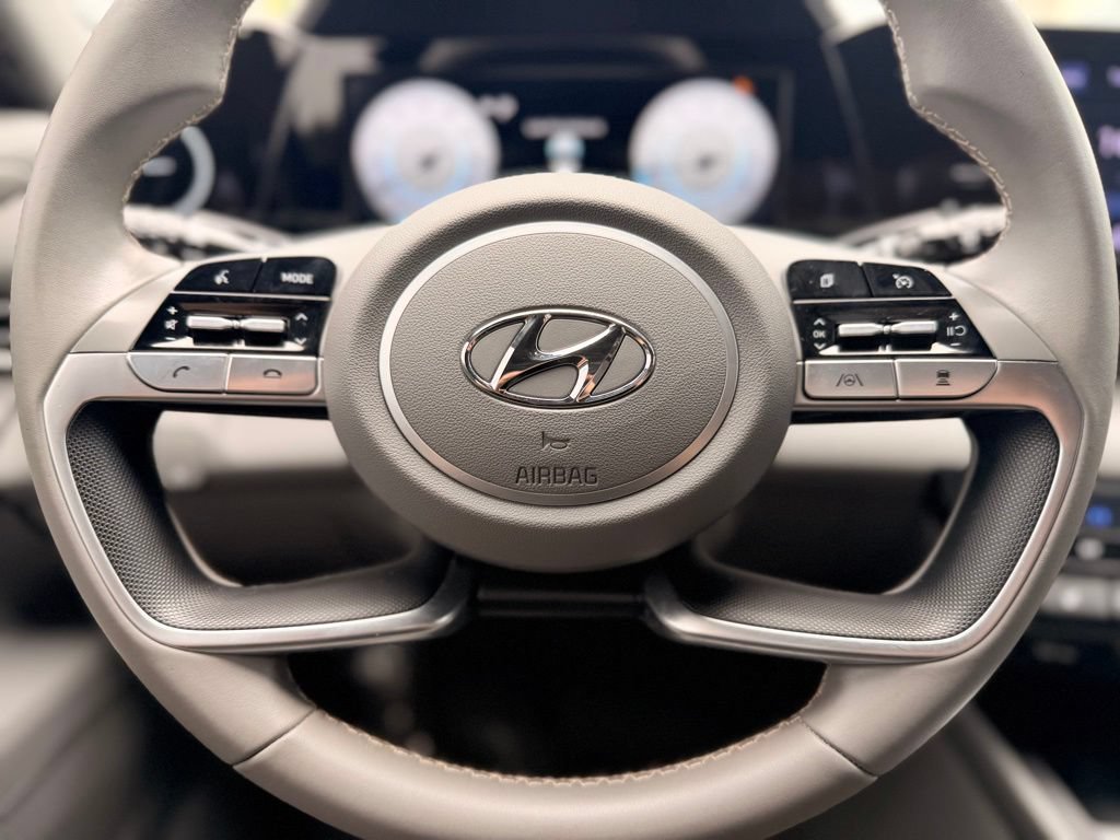 Used 2022 Hyundai Elantra SEL w/ Convenience Package FWD image 22