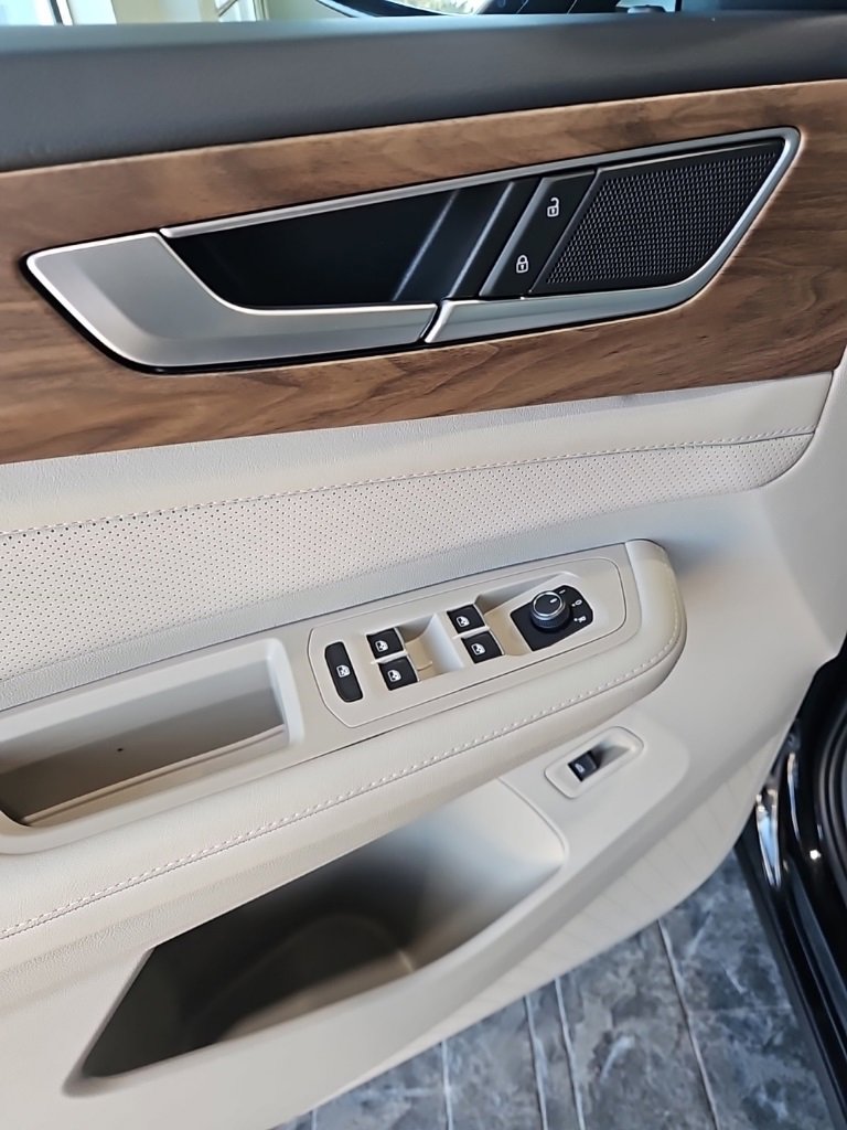 New 2026 Volkswagen Atlas SE image 29