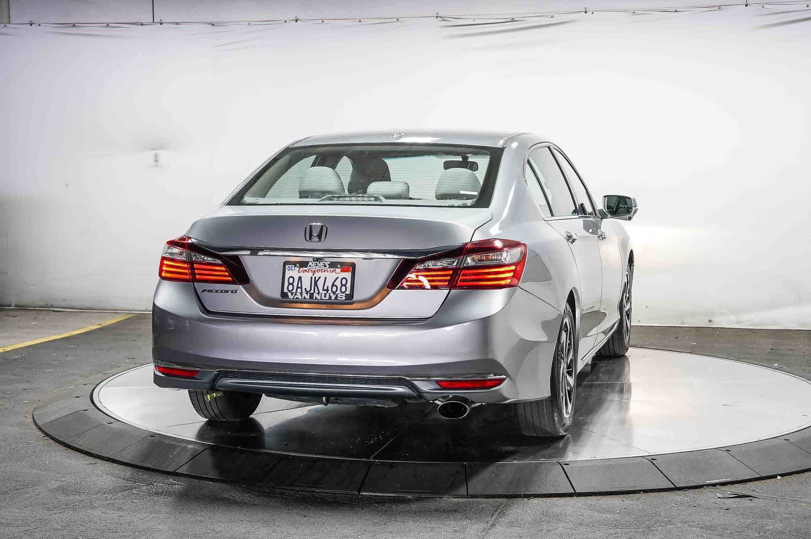 Used 2017 Honda Accord EX image 6