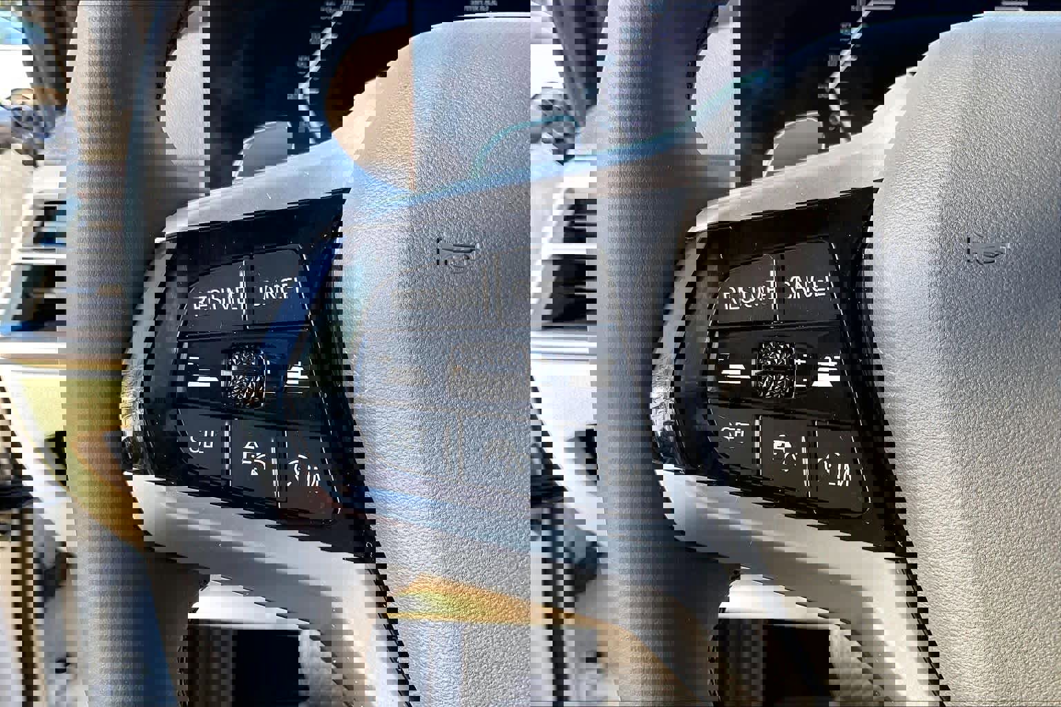 Certified 2025 BMW 330i Sedan w/ Premium Package image 19