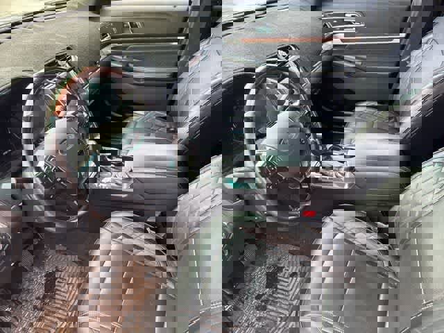 Used 2016 Ford Explorer Platinum AWD/4WD image 9