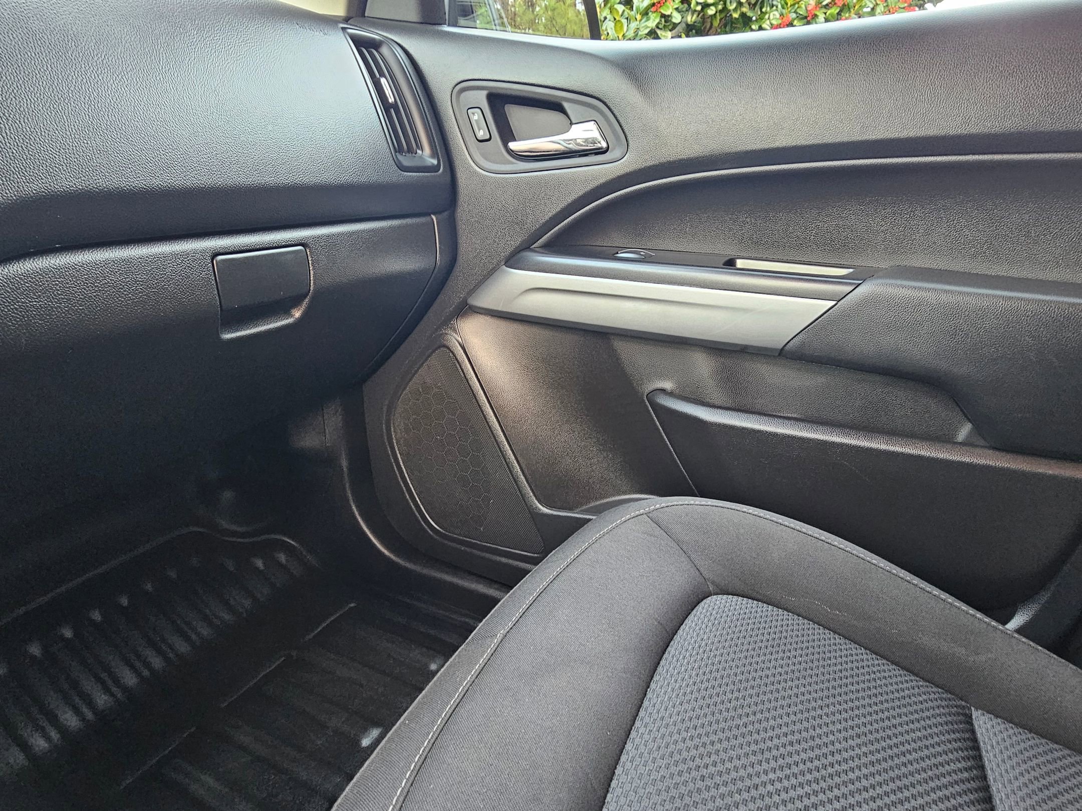 Used 2022 Chevrolet Colorado LT w/ Fleet Safety Package image 11