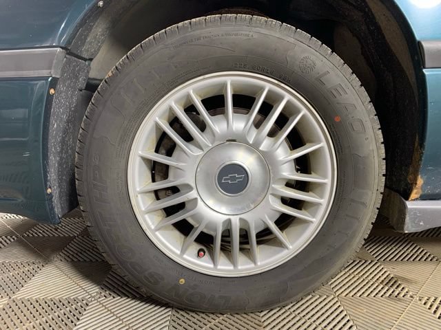 Used 2000 Chevrolet Impala w/ Preferred Equipment Group FWD image 30