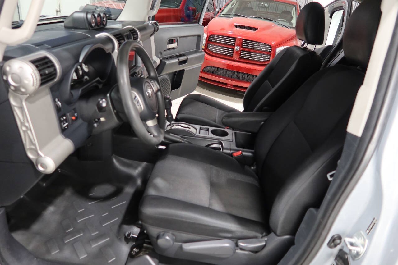 Used 2014 Toyota FJ Cruiser 4WD w/ Convenience Package image 20