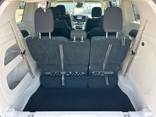 Used 2023 Chrysler Voyager LX FWD image 13