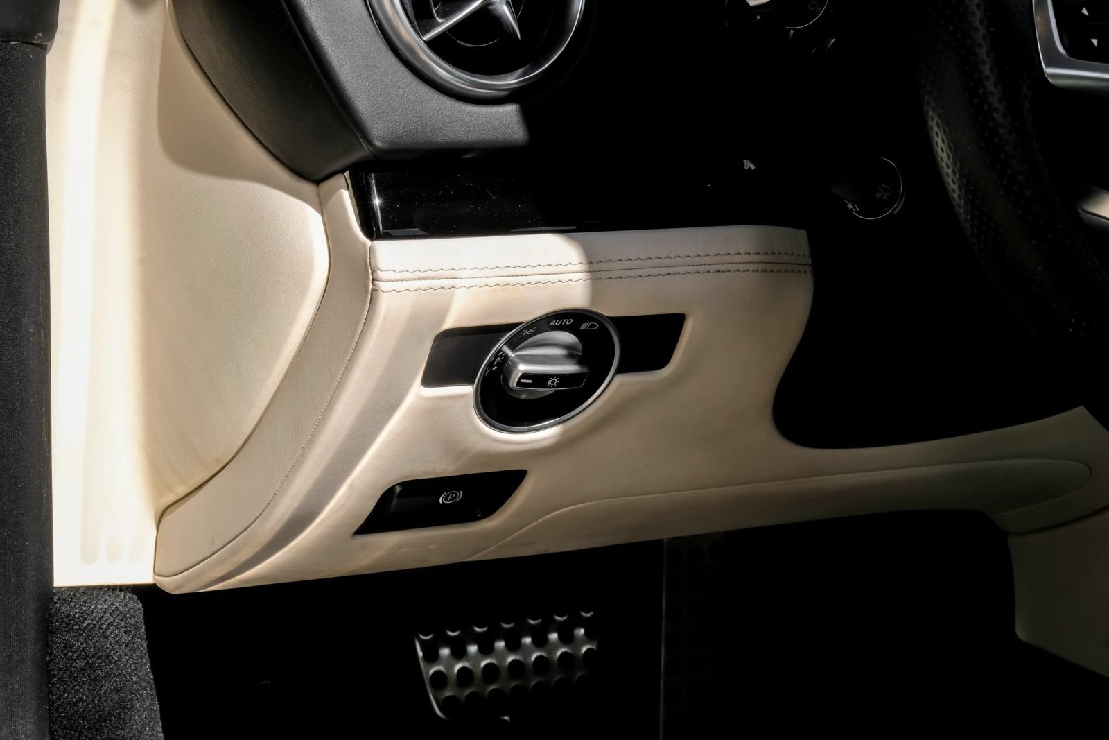 Used 2020 Mercedes-Benz SL 550 image 35