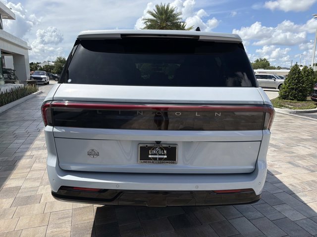 New 2026 Lincoln Navigator L Reserve AWD/4WD image 3