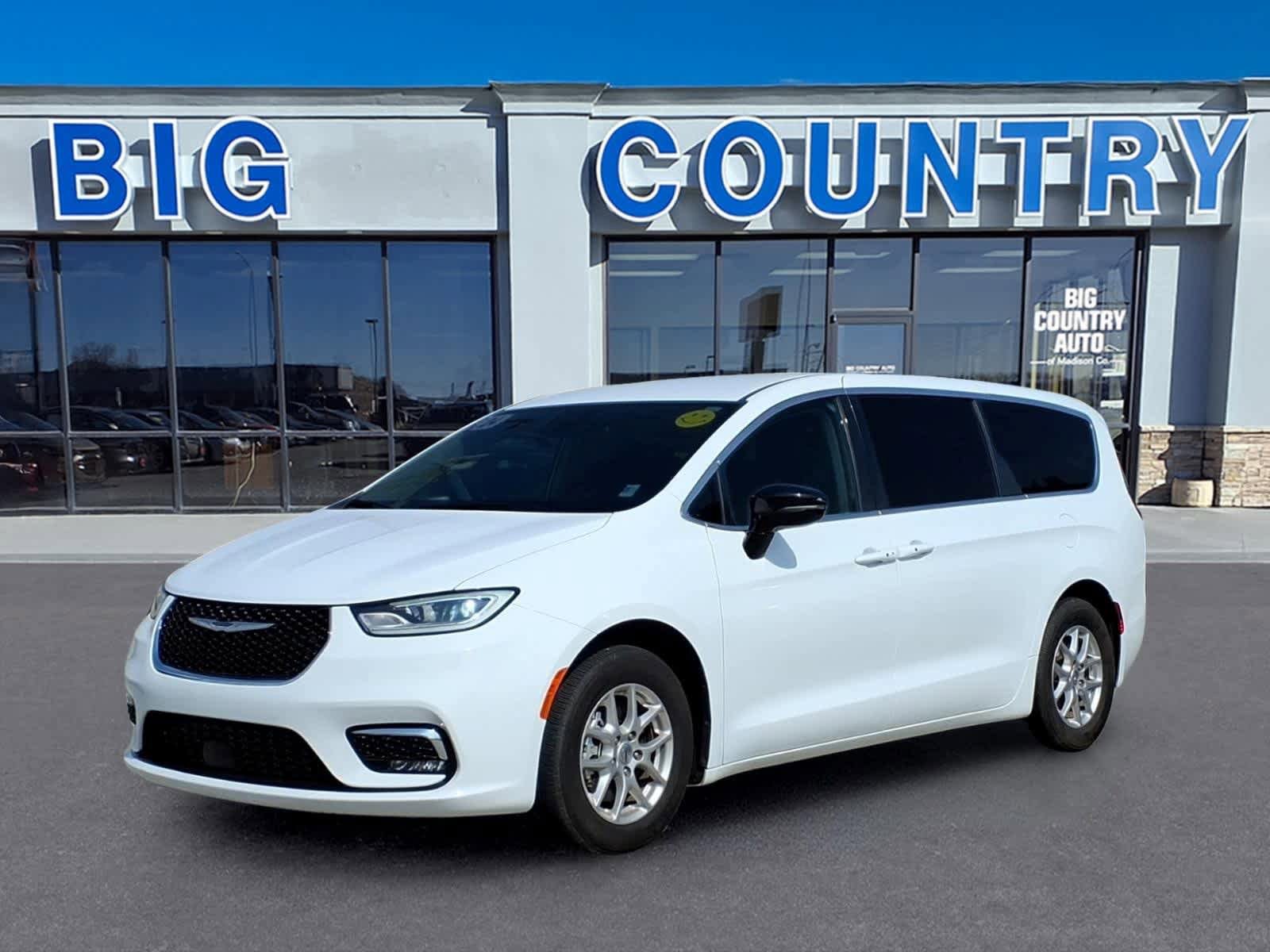 Used 2024 Chrysler Pacifica Touring-L FWD image 1