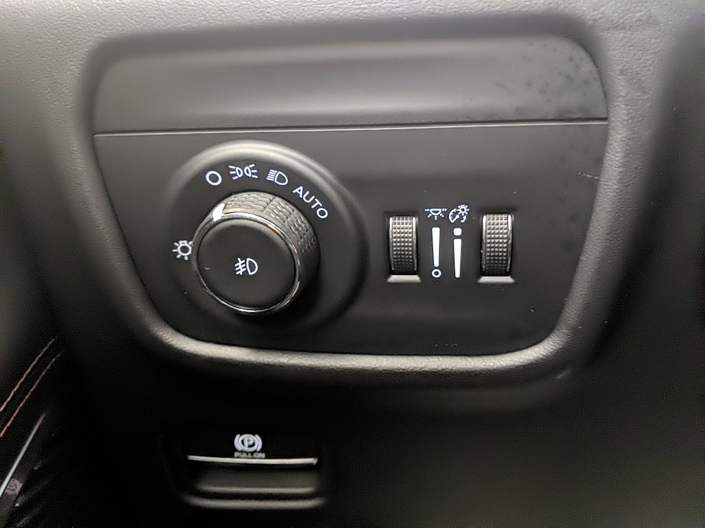 Used 2025 Jeep Grand Cherokee Summit image 32