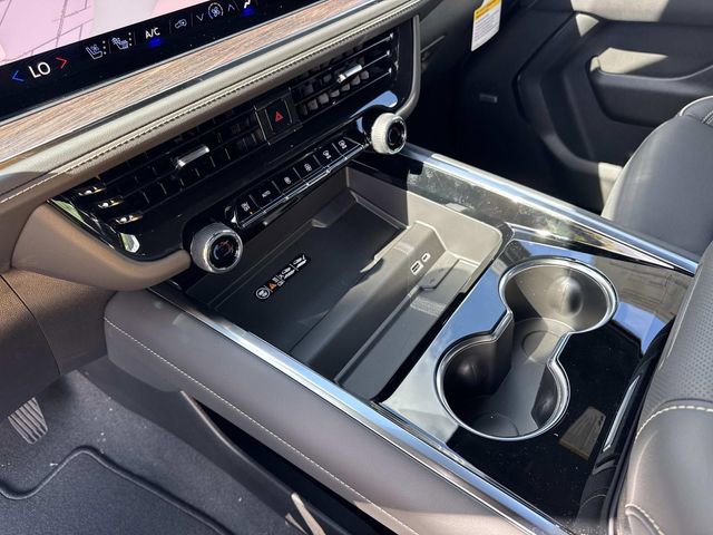 New 2026 Chevrolet Suburban Premier image 28