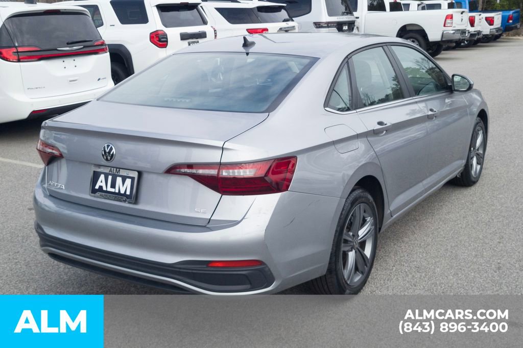 Used 2024 Volkswagen Jetta SE image 5