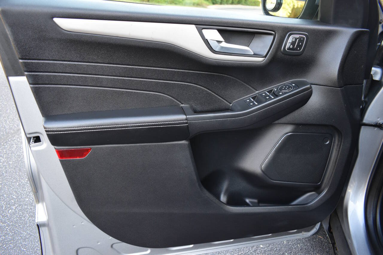 Used 2021 Ford Escape SEL w/ Technology Package FWD image 16