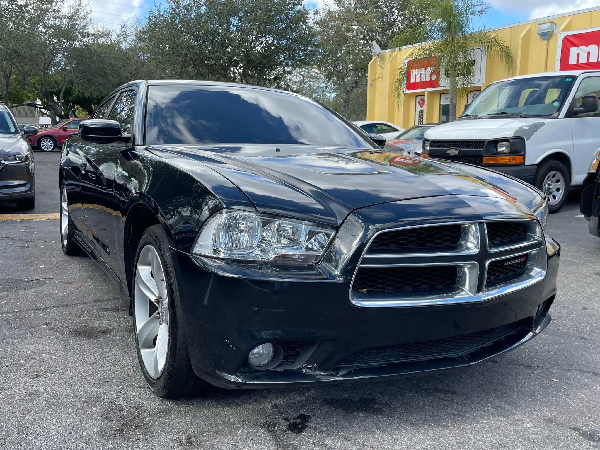 Used 2013 Dodge Charger SE image 4