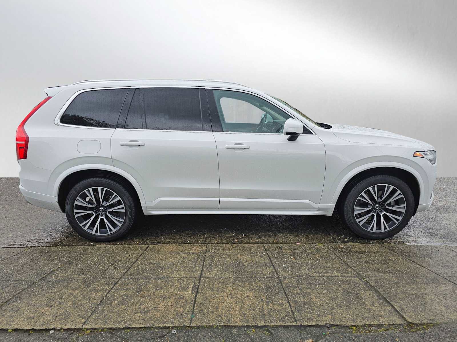 Used 2022 Volvo XC90 T6 Momentum w/ Advanced Package AWD/4WD image 2