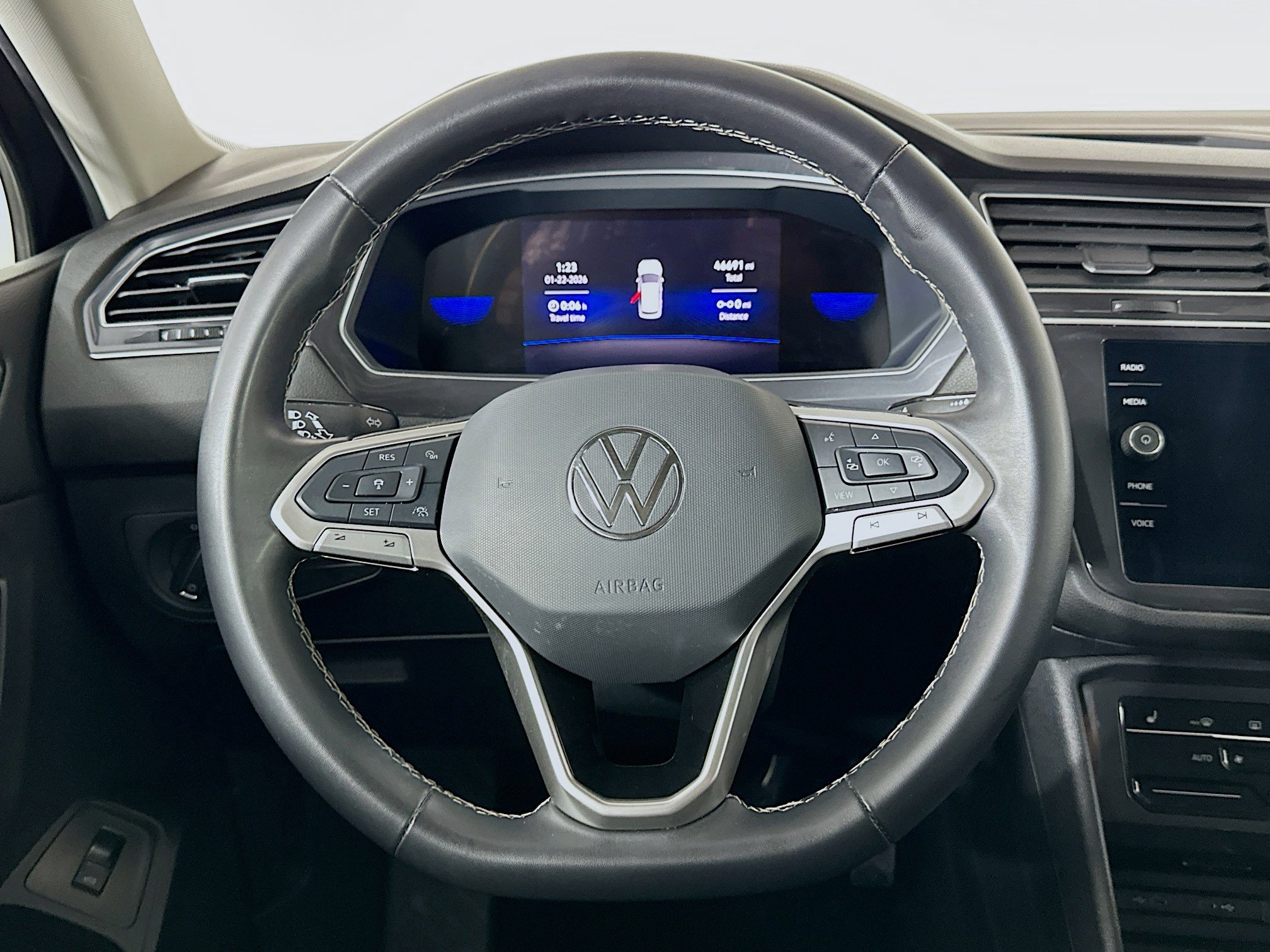 Used 2024 Volkswagen Tiguan SE image 18