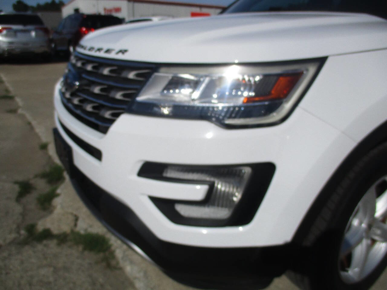 Used 2017 Ford Explorer XLT w/ Equipment Group 201A image 10