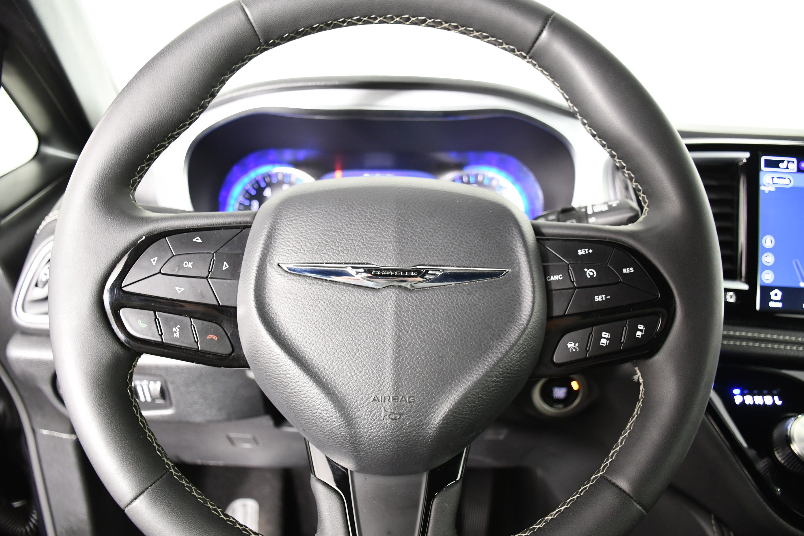 Used 2025 Chrysler Pacifica Limited image 19