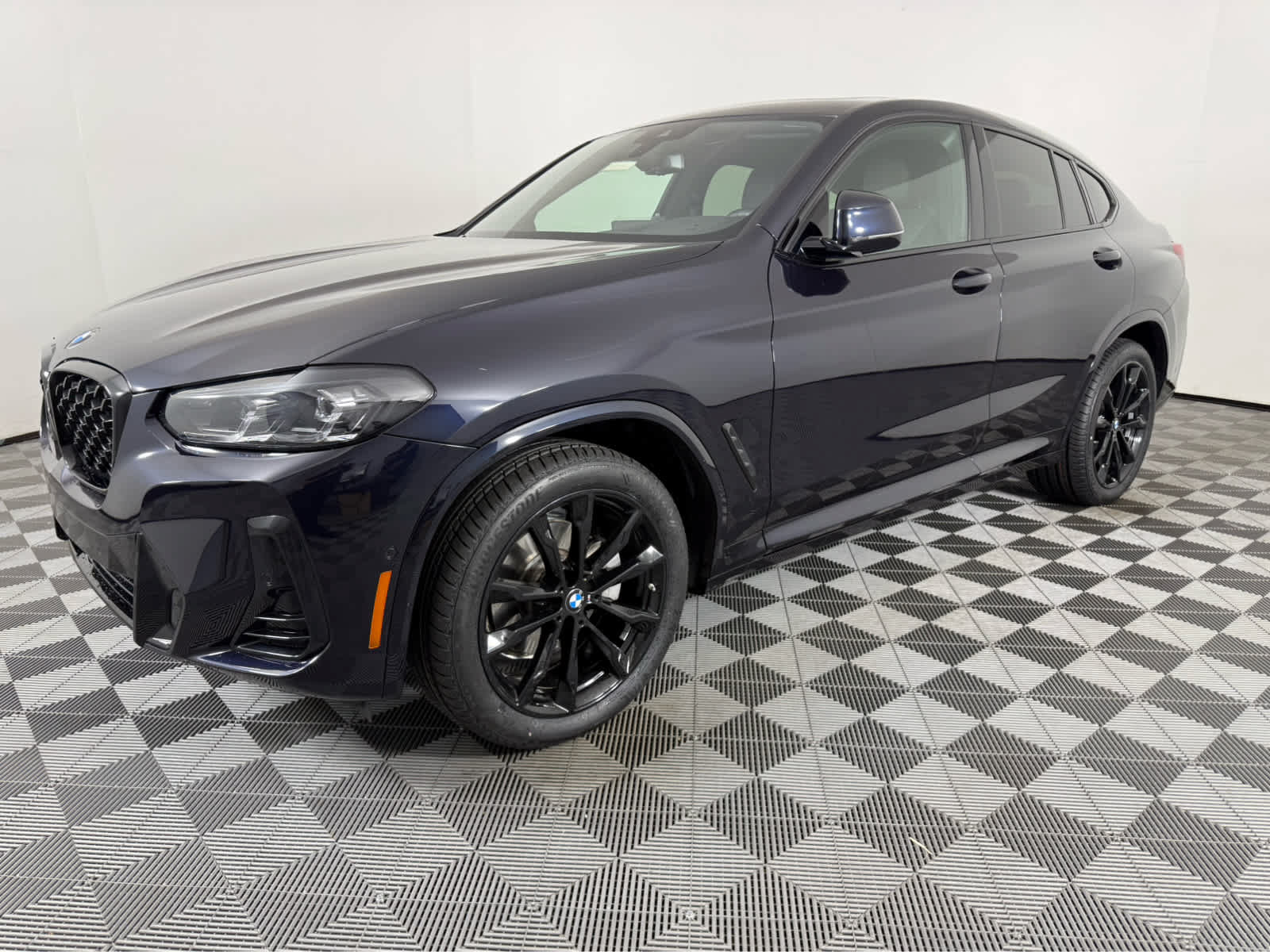 Certified 2025 BMW X4 xDrive30i w/ Premium Package AWD/4WD image 7