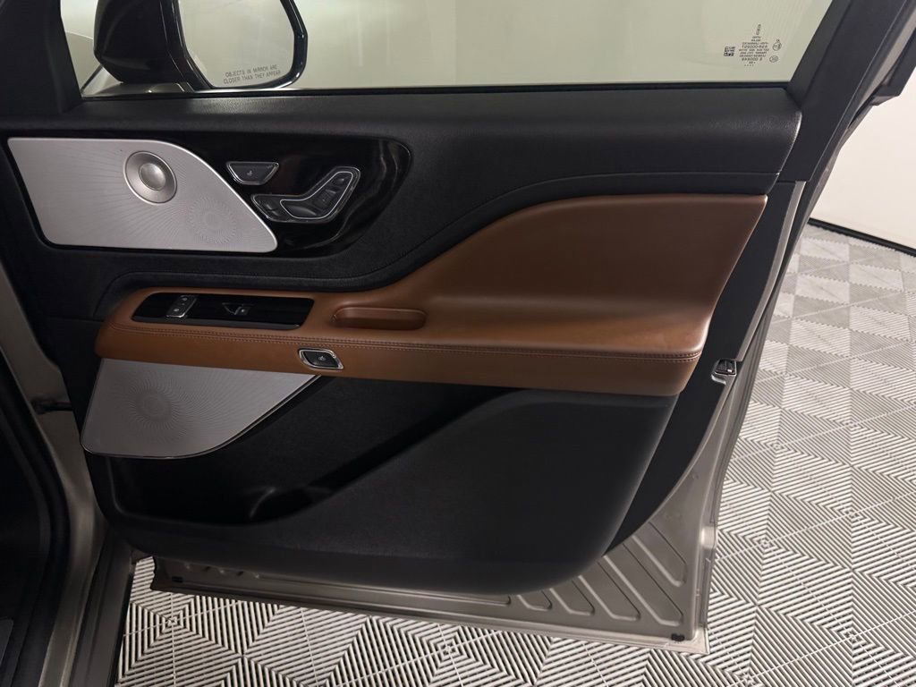 Used 2023 Lincoln Aviator Reserve w/ Equipment Group 201A image 29