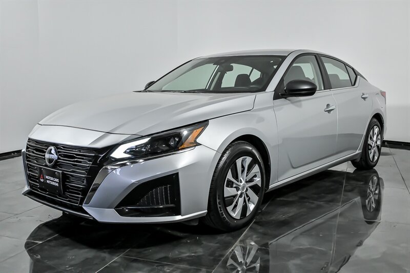 Used 2024 Nissan Altima 2.5 S FWD image 5