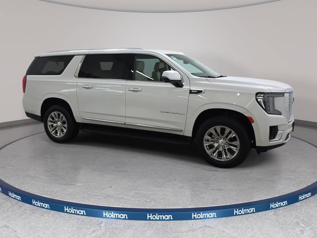 Used 2023 GMC Yukon XL Denali AWD/4WD image 3
