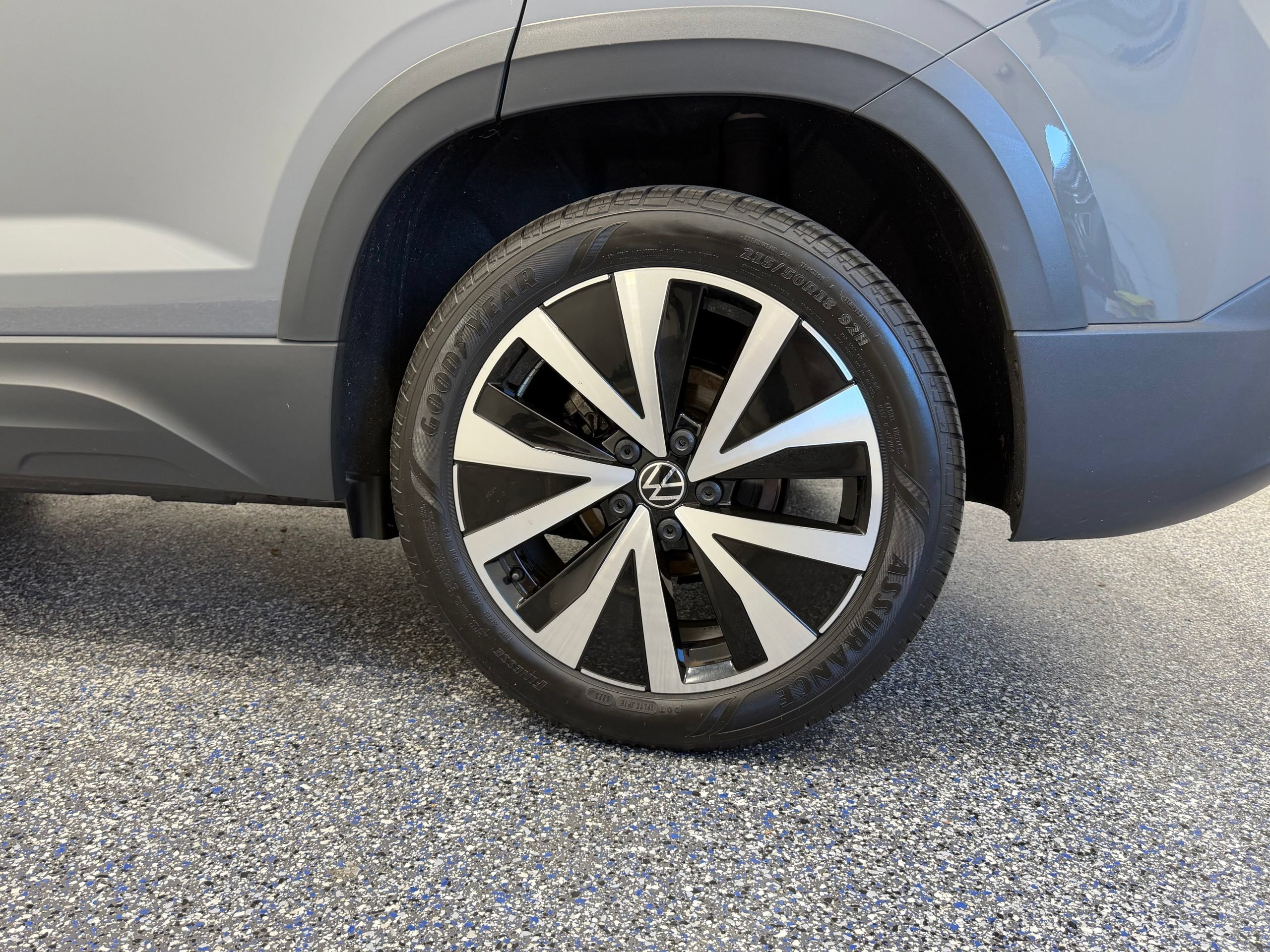 Used 2023 Volkswagen Taos SE w/ Panoramic Sunroof Package FWD image 12