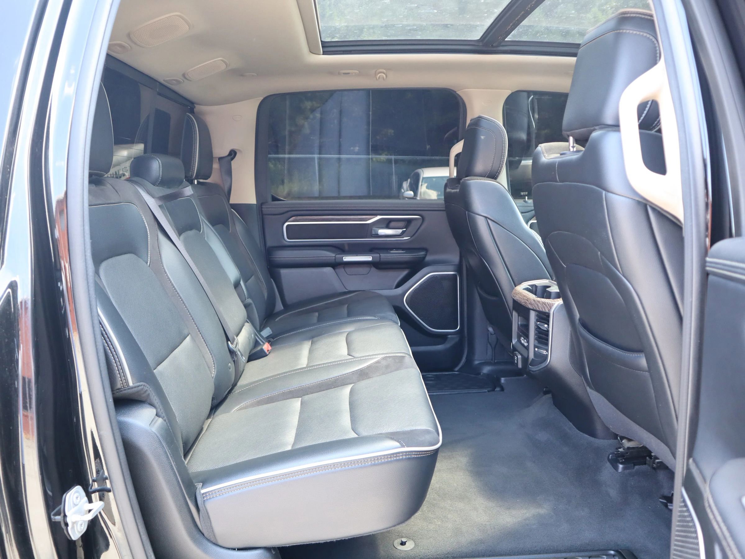 Used 2020 RAM 1500 Laramie image 14