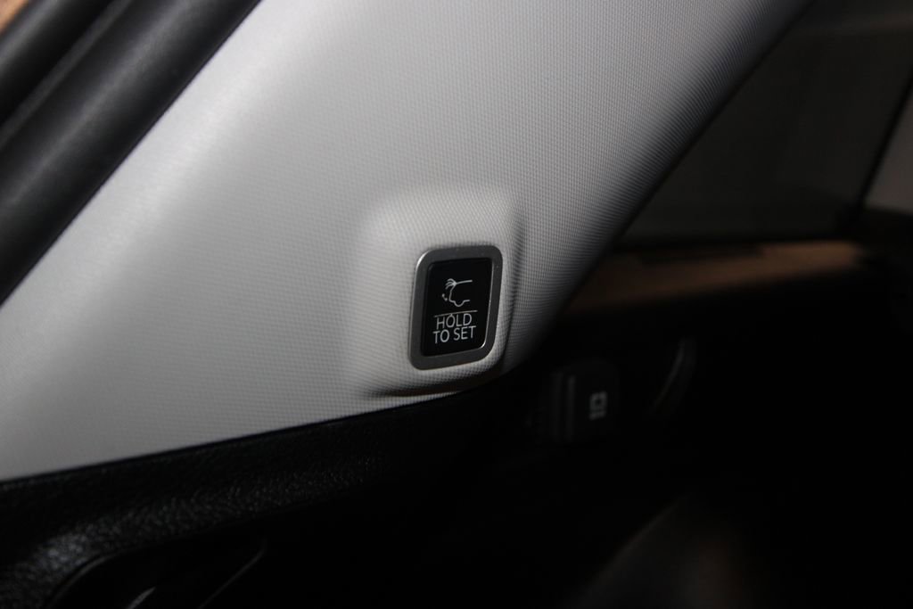 Used 2022 Jeep Grand Cherokee Laredo w/ Luxury Tech Group I image 39