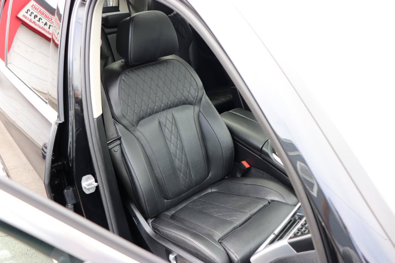 Used 2025 BMW X7 xDrive40i AWD/4WD image 16