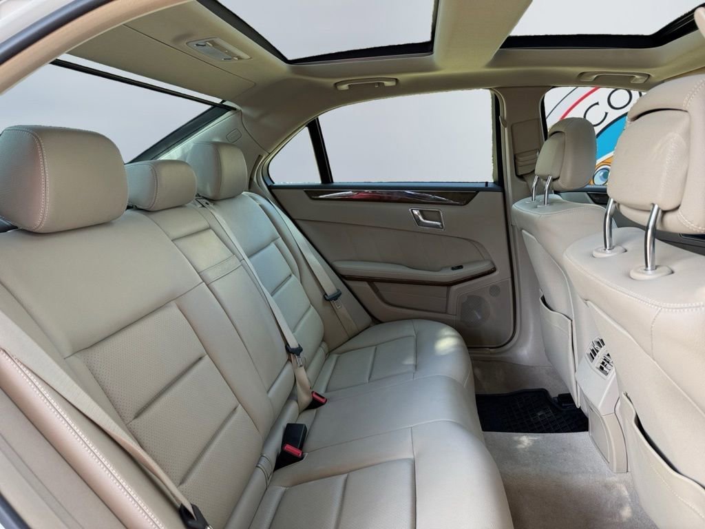 Used 2010 Mercedes-Benz E 350 4MATIC Sedan image 21