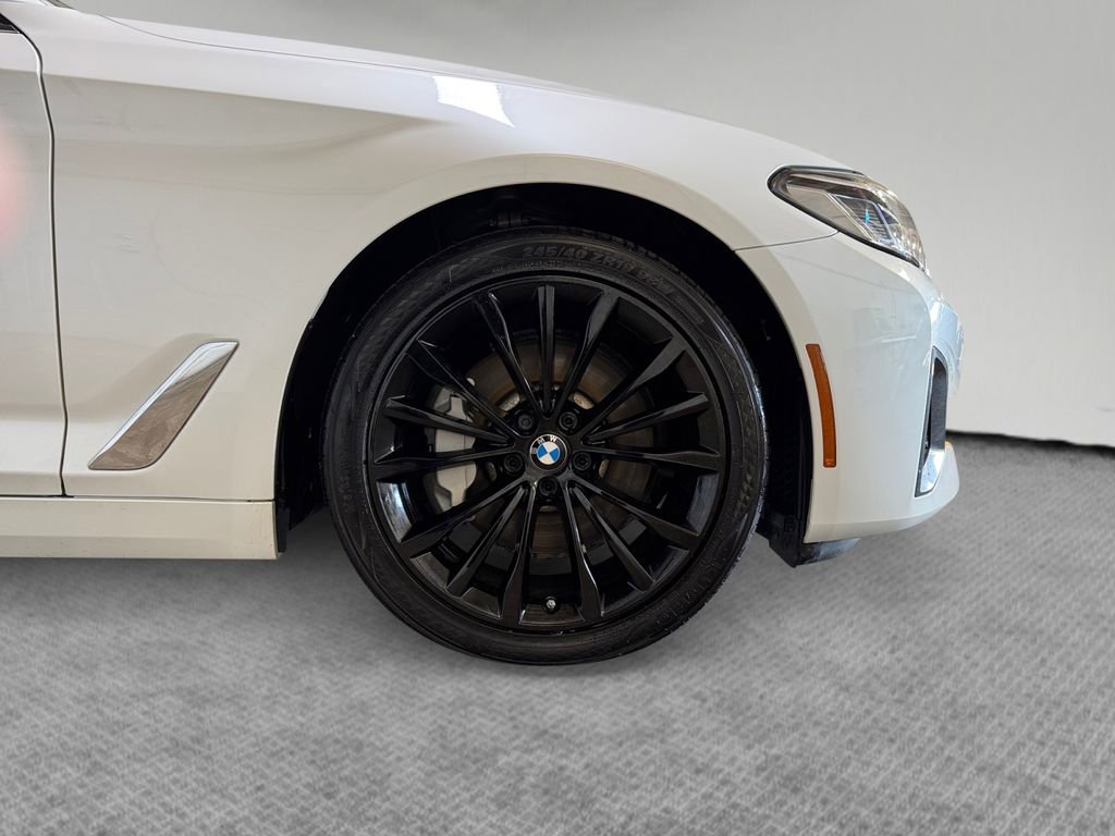 Used 2022 BMW 530i xDrive w/ Premium Package image 11