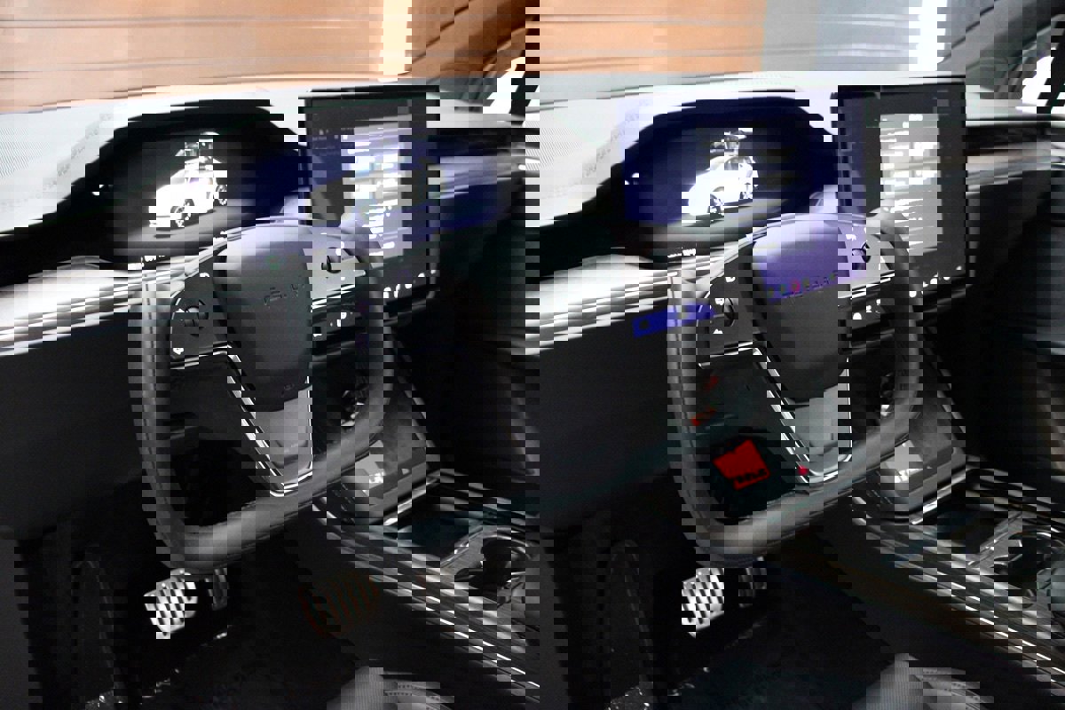 Used 2023 Tesla Model X 7 Seater AWD Driving Com 4 image 37