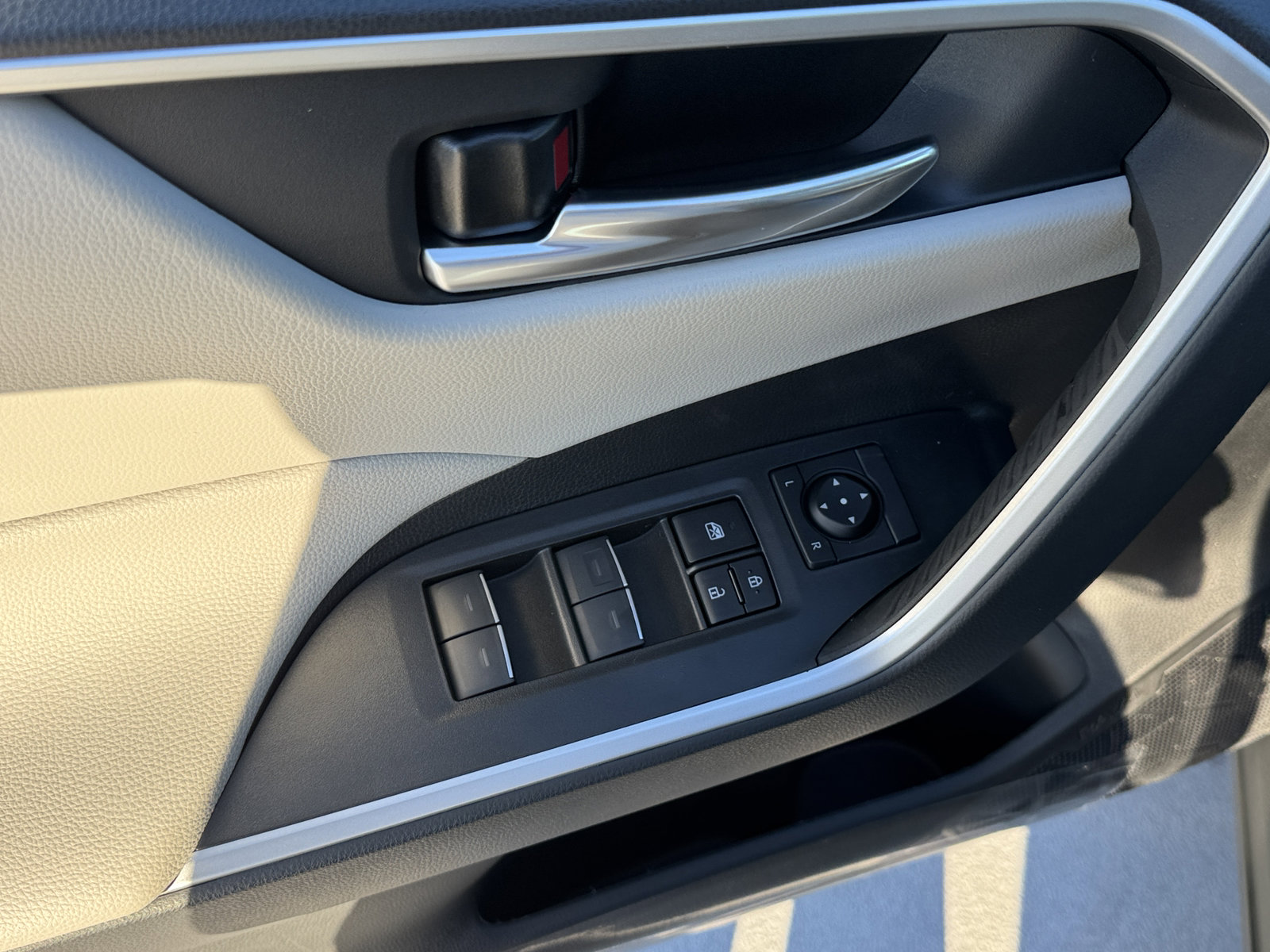 New 2025 Toyota RAV4 XLE Premium image 18