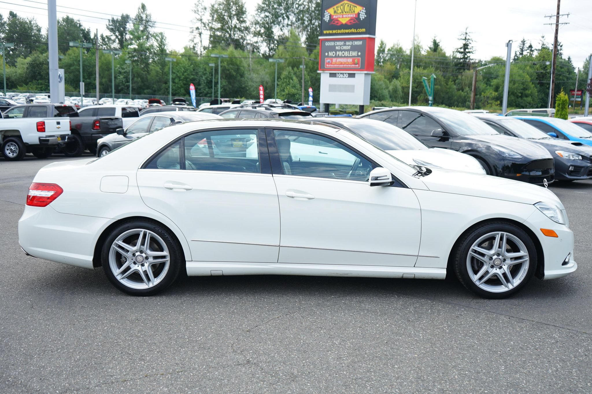 Used 2011 Mercedes-Benz E 350 4MATIC Sedan image 6