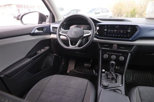 Certified 2023 Volkswagen Taos SE w/ Panoramic Sunroof Package image 22