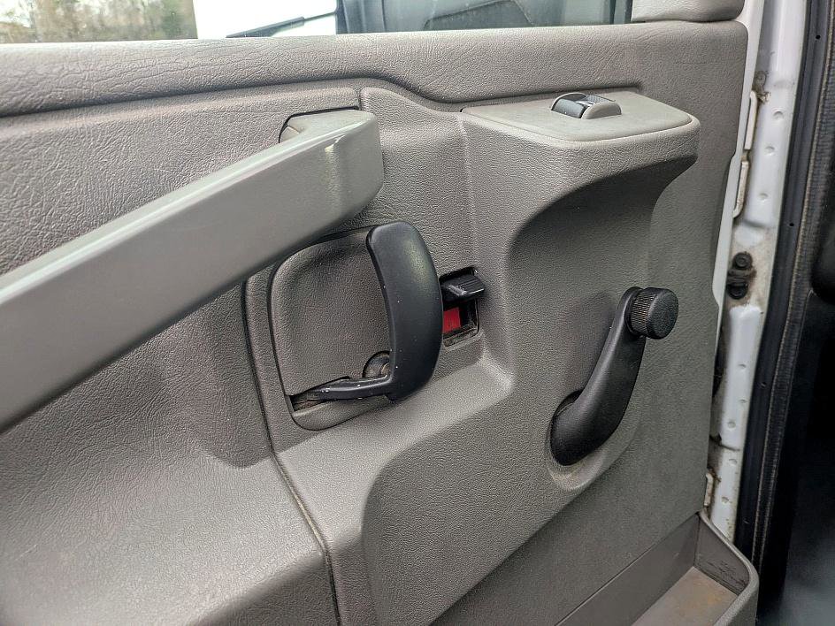 Used 2018 GMC Savana 3500 Extended w/ Driver Convenience Package image 13