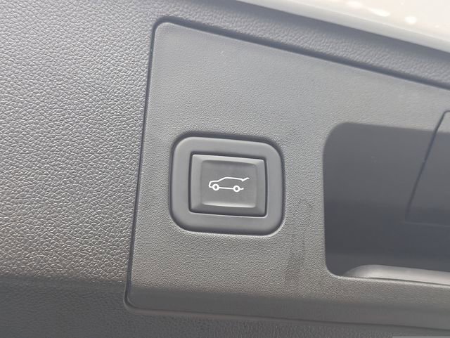 Certified 2023 Cadillac XT4 Luxury FWD image 13