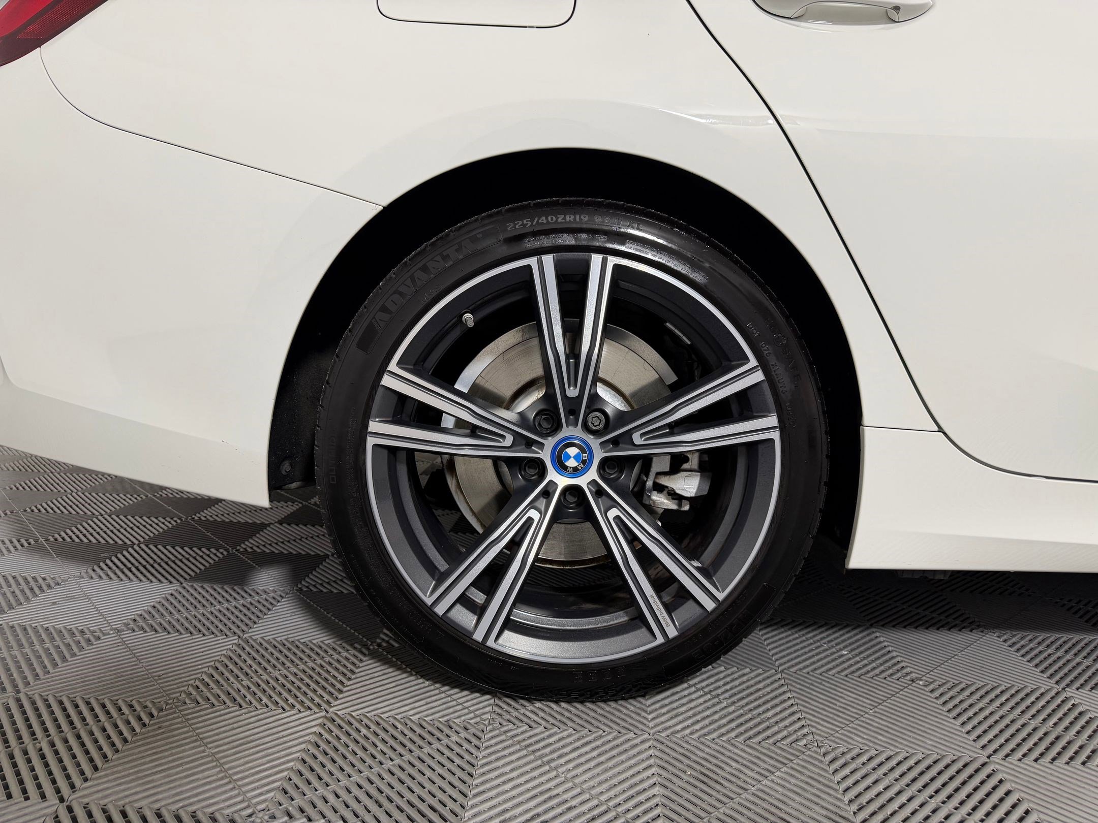 Used 2023 BMW 330e w/ Driving Assistance Package RWD image 18