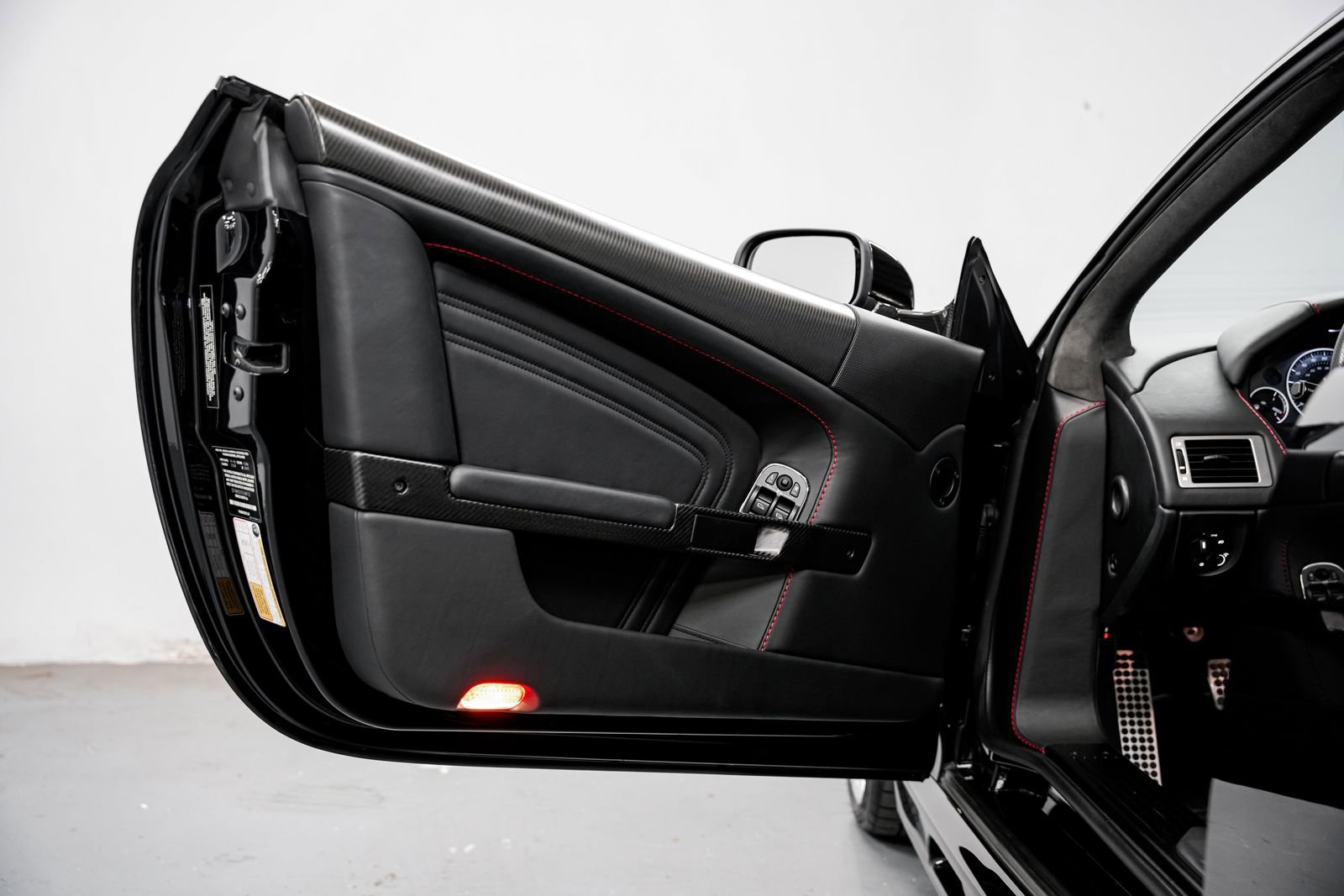 Used 2009 Aston Martin DBS Coupe RWD image 22