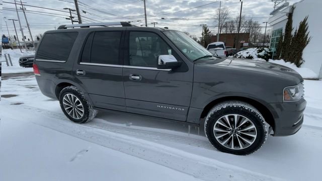 Used 2017 Lincoln Navigator Select image 3