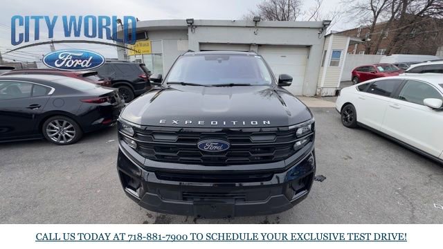 Certified 2025 Ford Expedition Active image 5